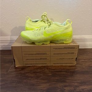Nike Air Vapormax 2023 Flyknit Volt Women’s Sneakers Size 5.5 DV6840-700